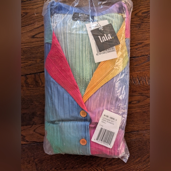 NWT Dressed in LALA Rainbow Set - Picture 3 of 4